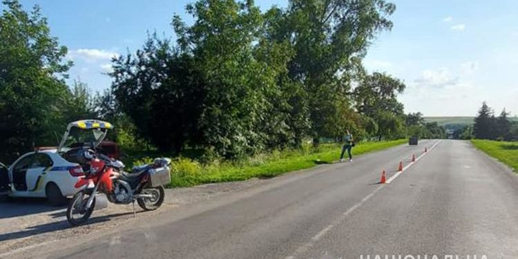 Грався і вийшов на дорогу: на Тернопільщині мотоцикліст збив 7-річного хлопчика