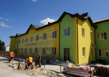 Перший заступник голови ОДА Ігор Дем’янчук оглянув будівництво шкіл у Козові та Підгородньому