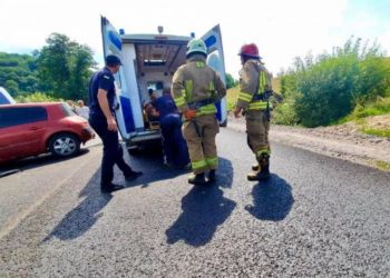 На Тернопільщині рятувальники визволяли людей зі смертельної пастки (Фото)