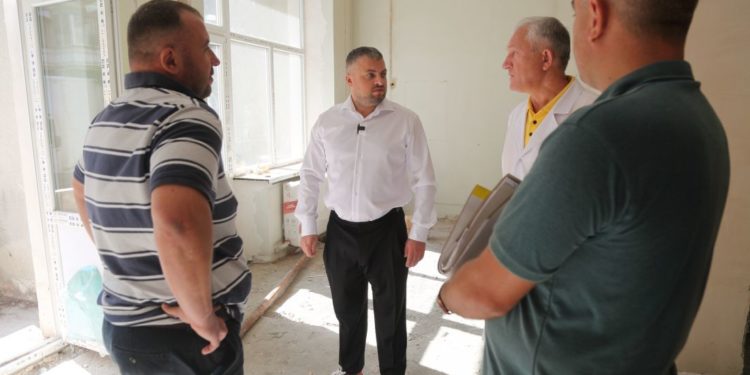 У лікарні швидкої допомоги Тернополя замінили усі вікна на суму понад три мільйони гривень (фото, відео)