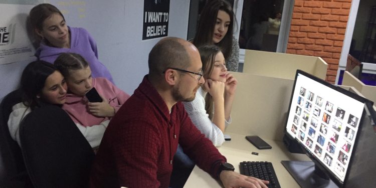 Захопливе знайомство із журналістикою: у медіашколі «Тернопіль 1» стартує набір груп для дітей та дорослих