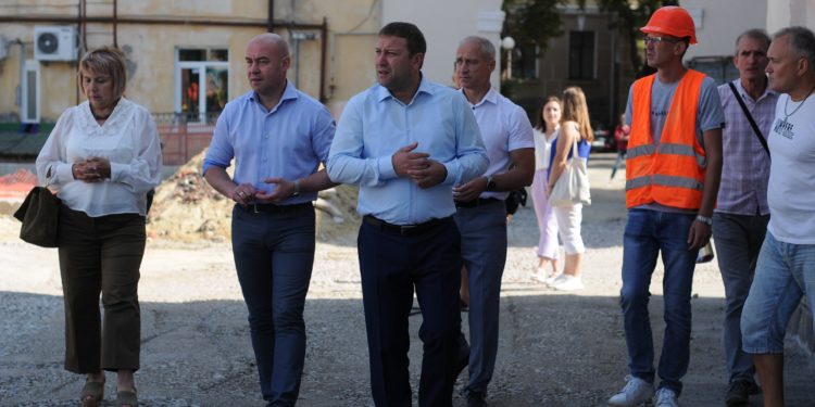 Навчальний рік школярі Тернопільської спеціалізованої школи № 3 розпочнуть з новим мультиспортивним комплексом