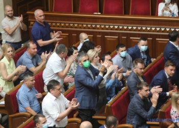 Опалювальний сезон під загрозою зриву через парламент та уряд