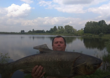 Чоловік упіймав рибиняку, під закуску з якої можна випити два відра горілки