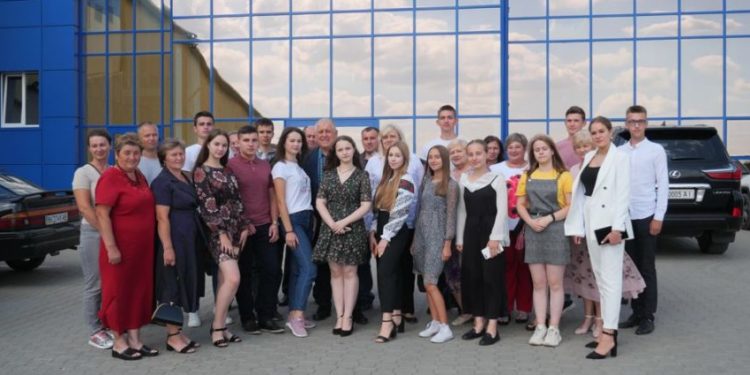 Найкращі учні шкіл Бучаччини відвідали ФГ “Гадз”