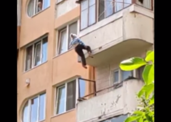 Дивовижний порятунок: на Тернопільщині жінка випала з 5-го поверху та зачепилась за мотузки (Відео)