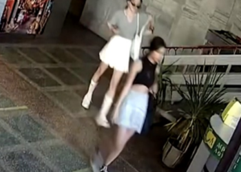 У Тернополі розшукують молодих людей, які можуть бути причетні до крадіжки (Відео)