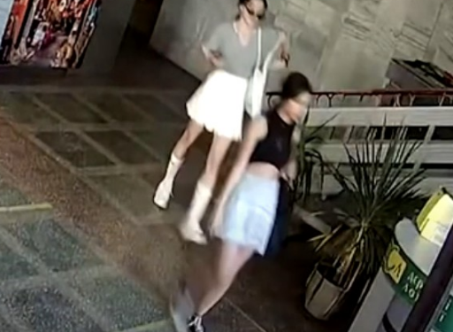 У Тернополі розшукують молодих людей, які можуть бути причетні до крадіжки (Відео)