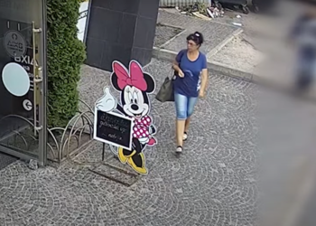 У Тернополі розшукують жінку, яка викрала телефон у продавця (Відео)