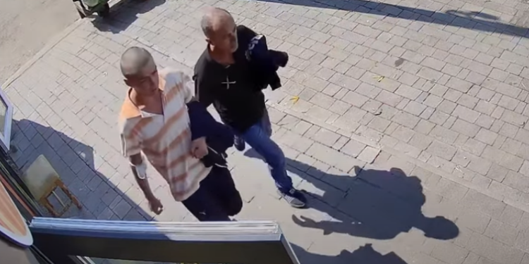 Обікрали авто, але потрапили на камеру: розшук (Відео)