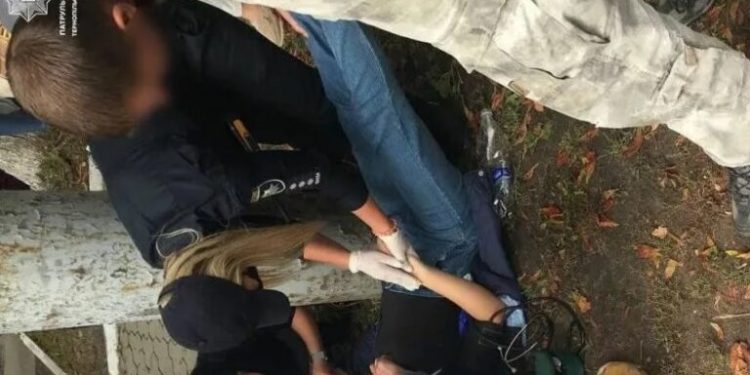 У Тернополі рятували молоду дівчину, у якої був дуже низький тиск (Фото)