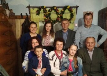 Родина з Тернопільщини відзначила сторіччя своєї хати