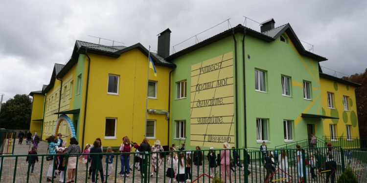 В селі Підгородне збудували навчально-виховний комплекс із початковою школою і дитсадком