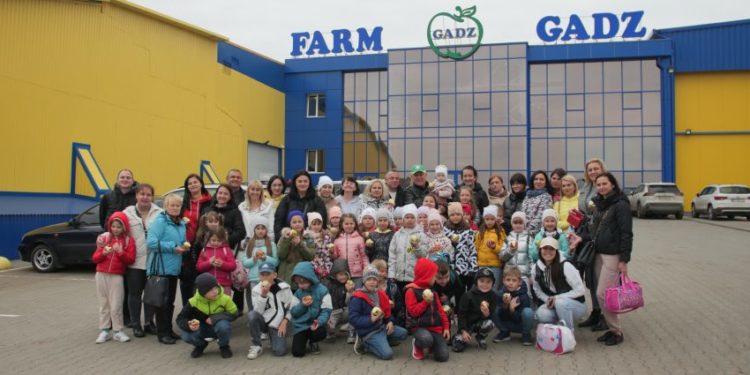Учні Тернопільської ЗОШ №6 відвідали ферми товариства «Бучачагрохлібпром», а також сади та виробництва ФГ «Гадз»