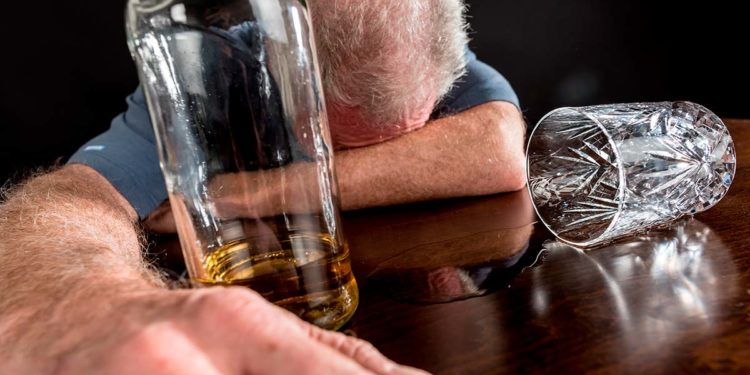 У Тернополі чоловік впав у алкогольну кому