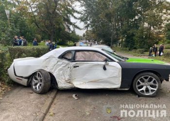 У Тернополі не розминулися Dodge Challenger і Ford Mustang: є потерпілі (Фото)