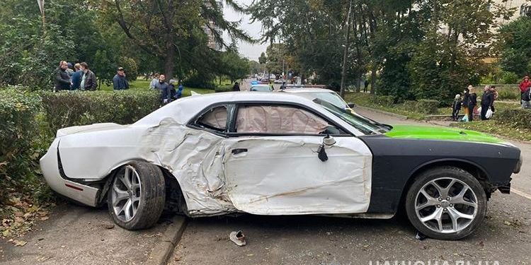 У Тернополі не розминулися Dodge Challenger і Ford Mustang: є потерпілі (Фото)