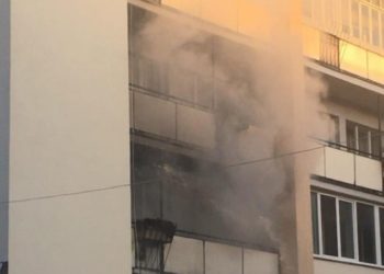 У Тернополі в багатоповерхівці загорівся балкон (Фото)