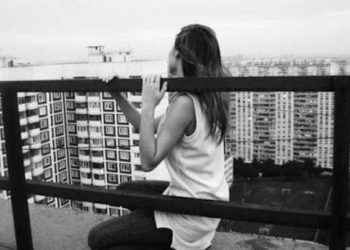 У Тернополі жінка разом із дитиною намагалася зіскочити з даху