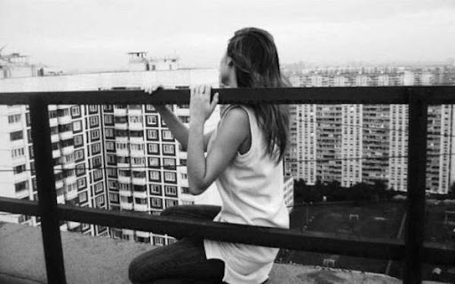 У Тернополі жінка разом із дитиною намагалася зіскочити з даху