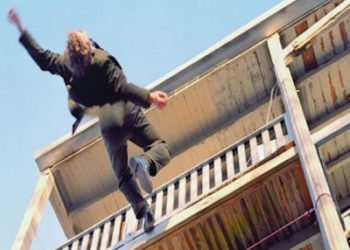 У Тернополі чоловік упав з триметрової висоти