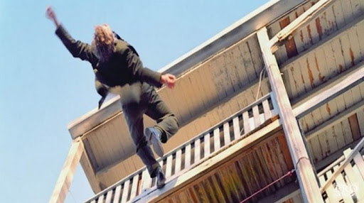 У Тернополі чоловік упав з триметрової висоти