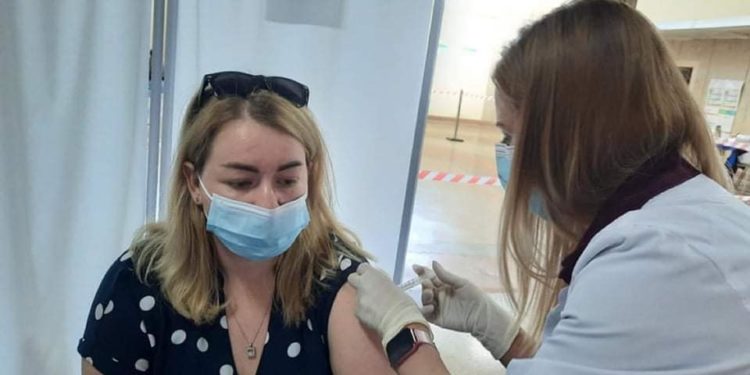 Лише у 57 школах Тернопільщини провакцинували достатню кількість працівників, аби продовжувати очне навчання