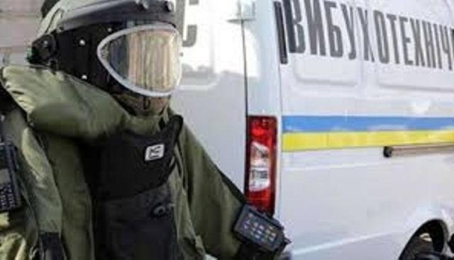 На Тернопільщині неподалік колії виявили міну