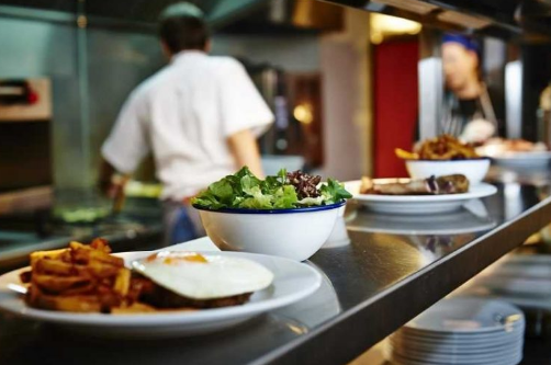 У центрі Тернополя у ресторані виявили 12 трудових нелегалів