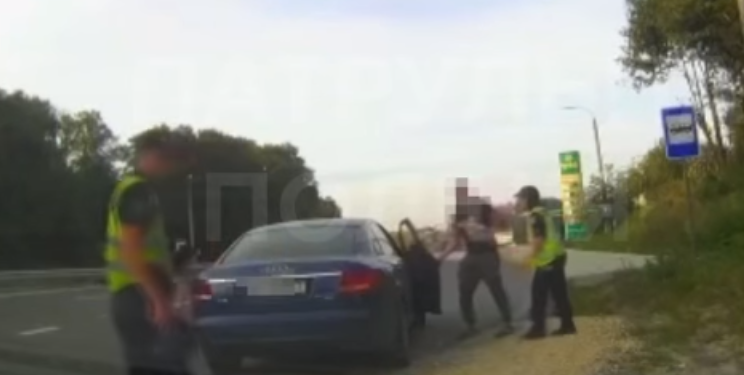 Тернопільські патрульні допомогли вчасно доставити у пологовий двох породіль (Відео)