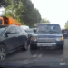 У Тернополі водії заблокували нахабного кермувальника джипа, який хотів об’їхати затор (Відео)