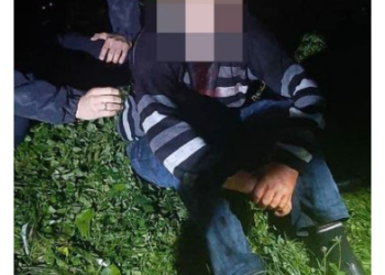 У Тернополі нетверезий чоловік порізав собі руки та шию розбитою пляшкою (Фото)