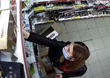 У Тернополі розшукують жінку, яка викрала товар із “Копійочки” (Відео)