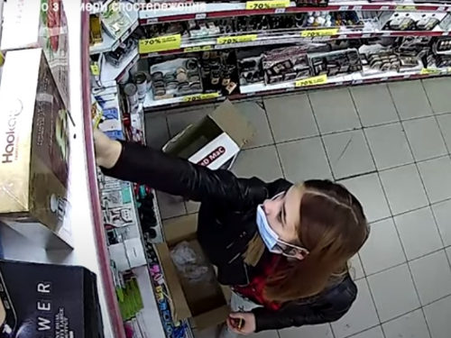 У Тернополі розшукують жінку, яка викрала товар із “Копійочки” (Відео)