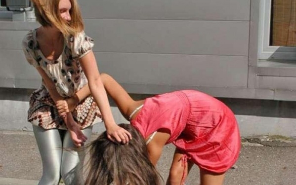 На Тернопільщині жінки побили свою знайому, яку звинуватили в інтимі із чоловіком