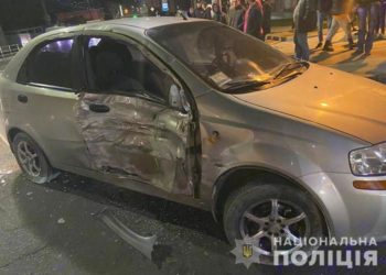 У Тернополі зіткнулися автомобіль “Шевроле” та мотоцикл “Кавасакі”: є потерпілі (Фото)