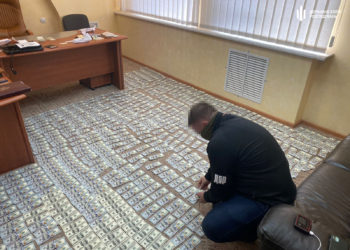 На Тернопільщині спіймали свіженьких хабарників – щомісяця у директорів лісгоспів вимагали по 1500 доларів