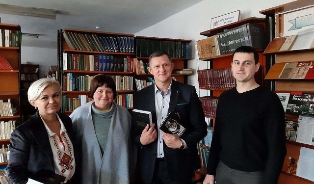 «Такі книги повинні бути в бібліотеці кожного правдивого Українця» – Михайло Тимошик