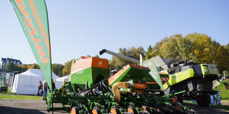 «Контінентал» провів масштабний День поля