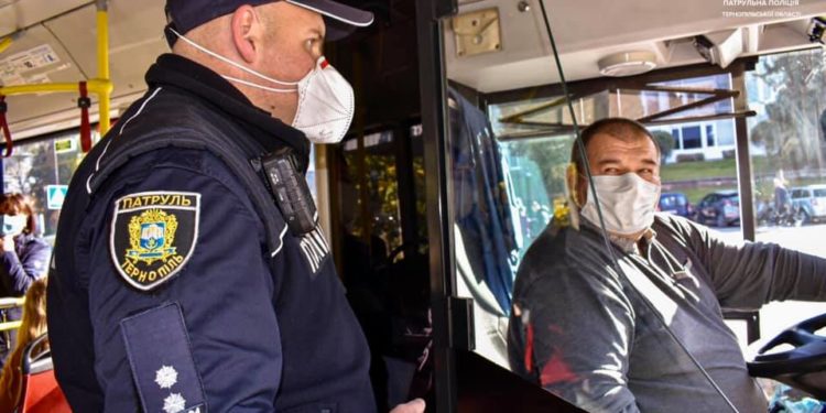 Через відсутність масок за тиждень оштрафували понад сто тернополян