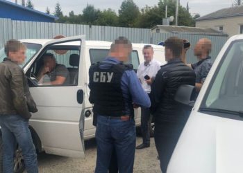 3000 доларів: на Тернопільщині на “гарячому” затримали хабарника