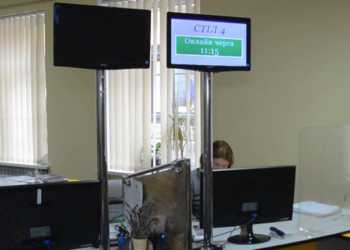 У Тернопільський ЦНАП не впускають невакцинованих людей