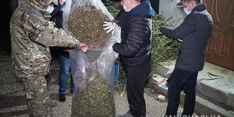 На Тернопільщині спіймали наркоторговців: “товару” вилучили на понад три мільйони гривень (Відео)