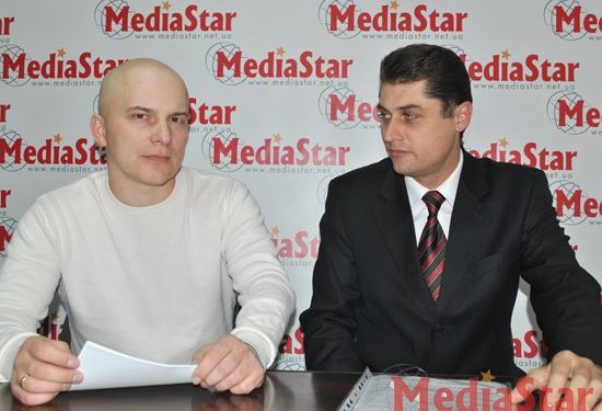 Аферисти, шахраї та конспірологи. Хто очолює антивакцинаторський рух в Україні та на Тернопільщині?