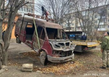 З вулиць Тернополя забрали ще два покинутих автомобілі (Фото)