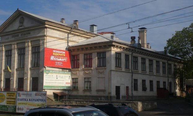 Олігарх, експрокурор, ексмер та депутат змагалися за будинок культури у Тернополі (Фото)