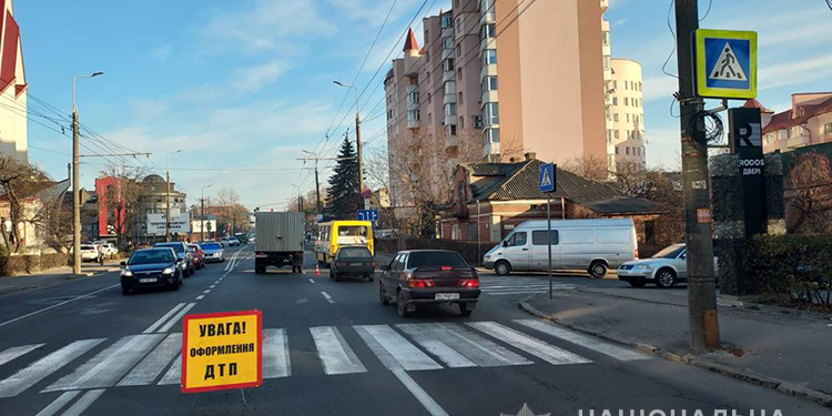 У Тернополі під колеса учбового авто потрапила 41-річна жінка (Фото)