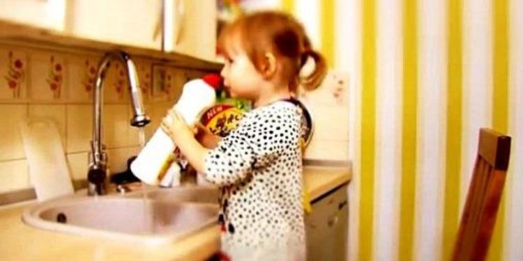 На Тернопільщині дитина напилася хімічної речовини