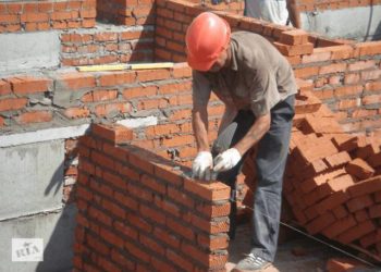 У Тернополі на 11-му поверсі муляр упав на бетонну підлогу