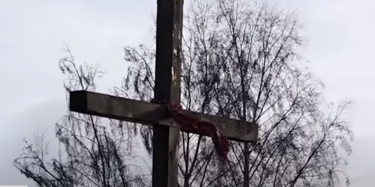 На Тернопільщині через церковні борги жінку поховали без християнських атрибутів (Відео)